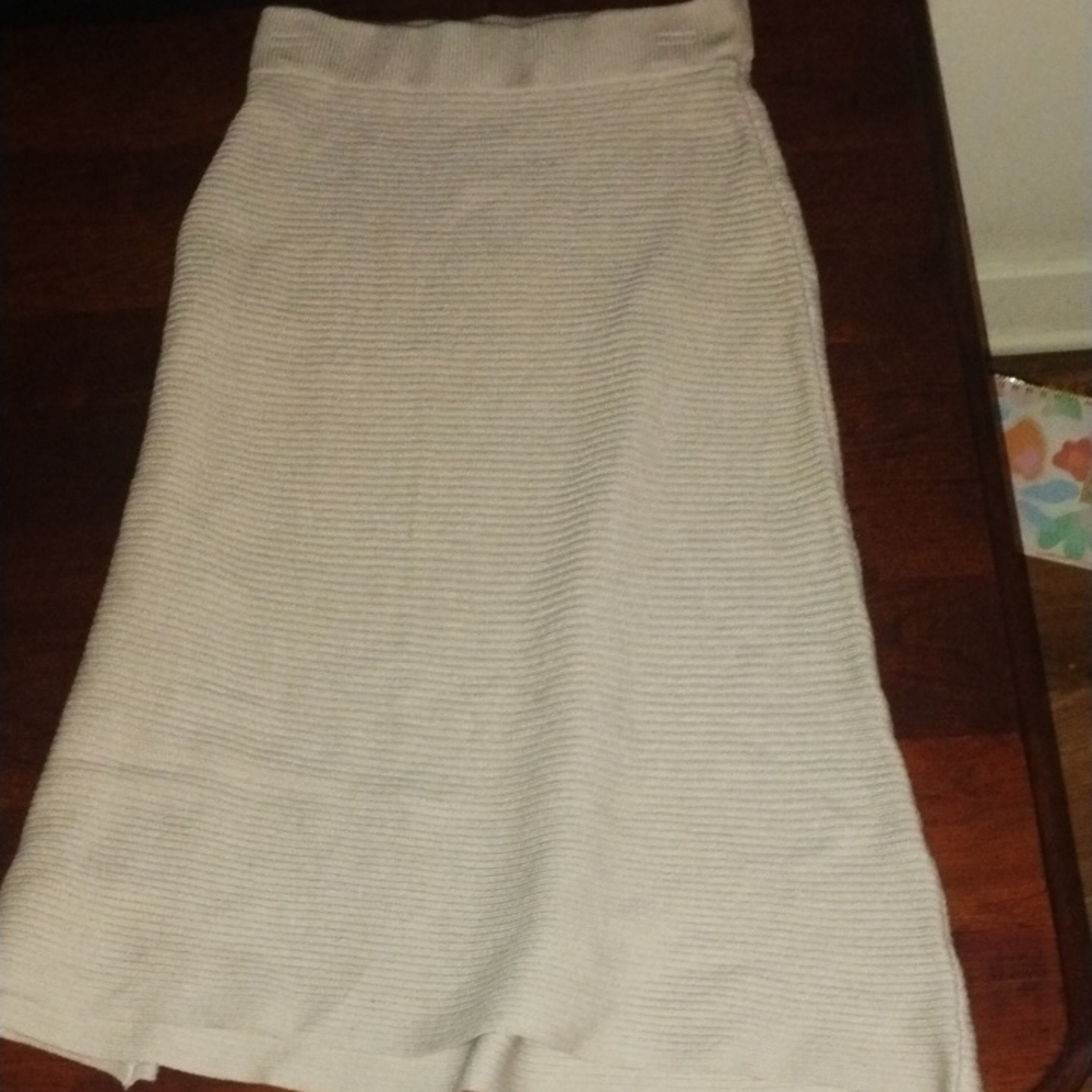 Elegant Cream Knit Skirt